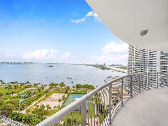  2 BR,  2.00 BTH &nbsp;Apartment style home in Miami
