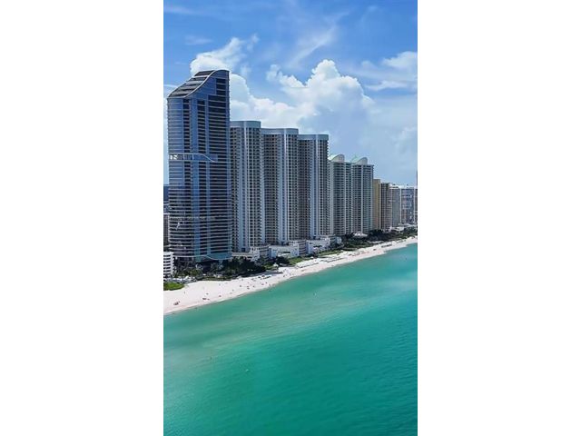 2 BR,  2.50 BTH &nbsp;Condo style home in Sunny Isles Beach