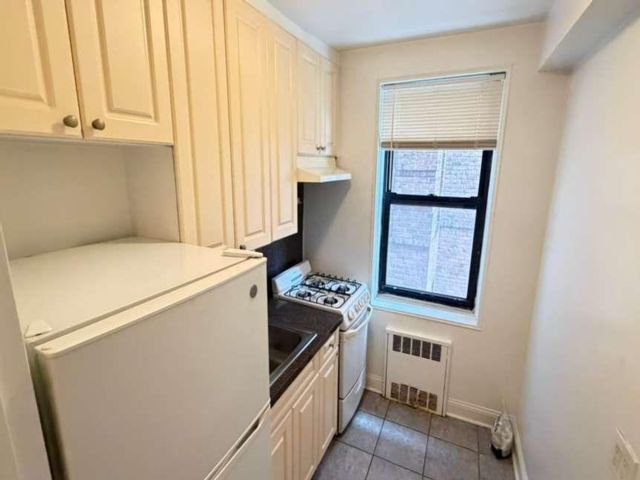 Studio,  1.00 BTH &nbsp; style home in Jackson Heights