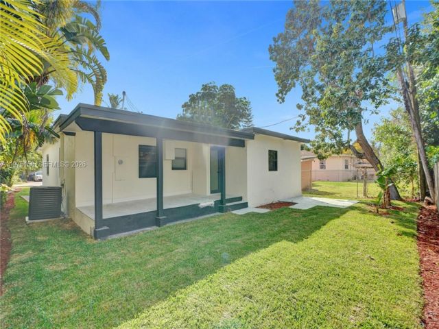  4 BR,  2.00 BTH &nbsp; style home in Biscayne Park