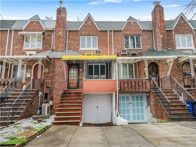  2 BR,  3.00 BTH &nbsp;Single family style home in Sheepshead Bay