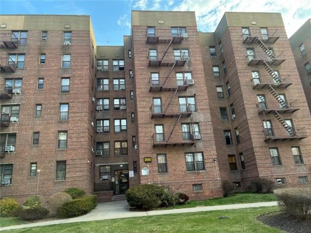  2 BR,  1.00 BTH &nbsp;Co-op style home in Sheepshead Bay