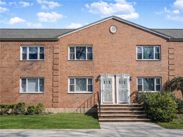  1 BR,  1.00 BTH &nbsp;Co-op style home in Dyker Heights