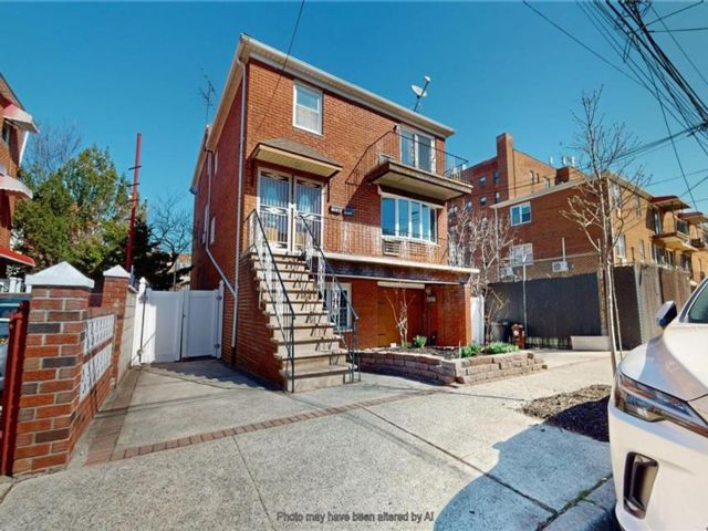  9 BR,  6.00 BTH &nbsp;Multi-family style home in Sheepshead Bay
