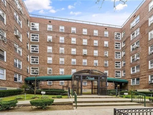  1 BR,  1.00 BTH &nbsp;Co-op style home in Gravesend