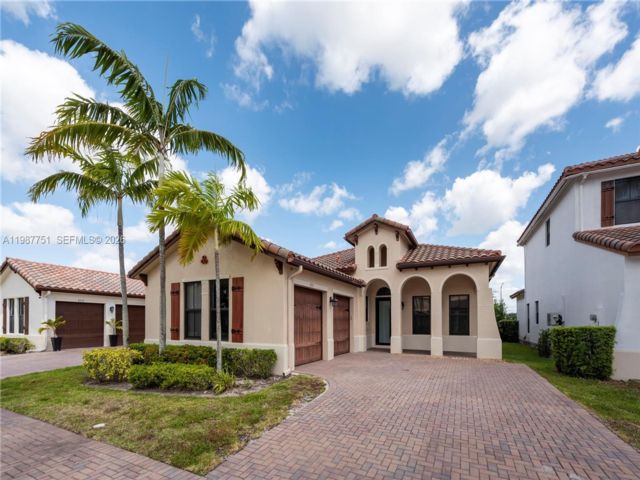  4 BR,  3.00 BTH &nbsp; style home in Cooper City