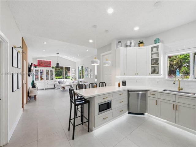  3 BR,  2.00 BTH &nbsp; style home in Pembroke Pines