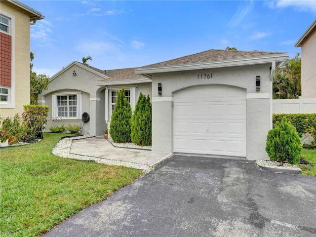  3 BR,  2.00 BTH &nbsp; style home in Pembroke Pines