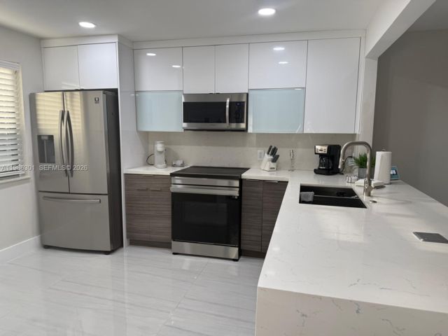  2 BR,  2.00 BTH &nbsp; style home in Weston