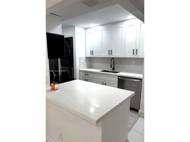  2 BR,  2.00 BTH &nbsp; style home in Weston