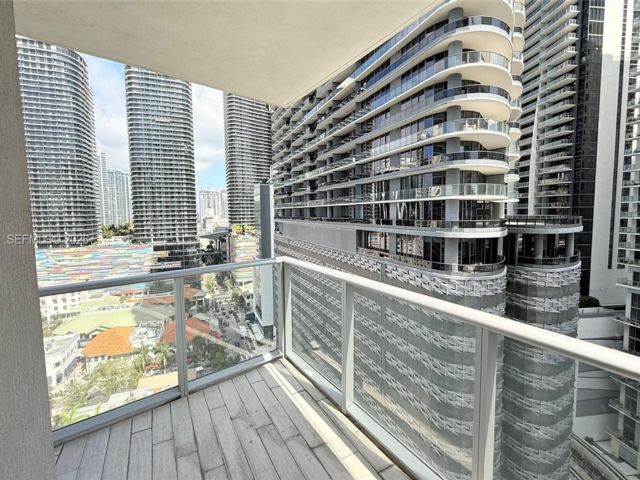  2 BR,  2.00 BTH &nbsp; style home in Miami