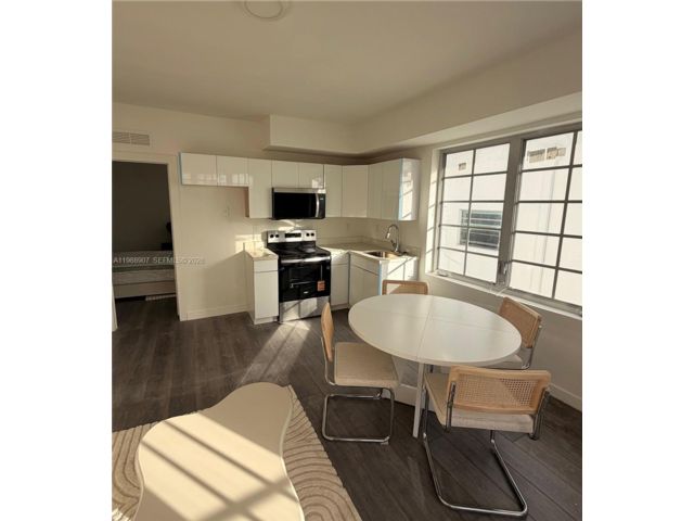  1 BR,  1.00 BTH &nbsp; style home in Carl Fisher