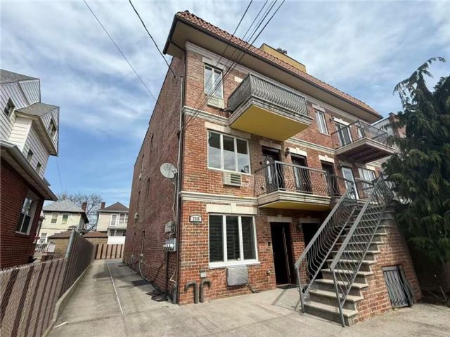  9 BR,  0.00 BTH &nbsp;Multi-family style home in Bensonhurst