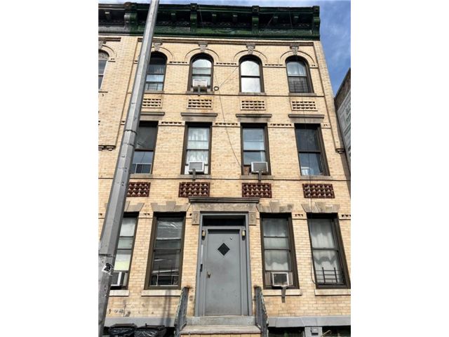 Studio,  6.00 BTH &nbsp;Multi-family style home in Bay Ridge