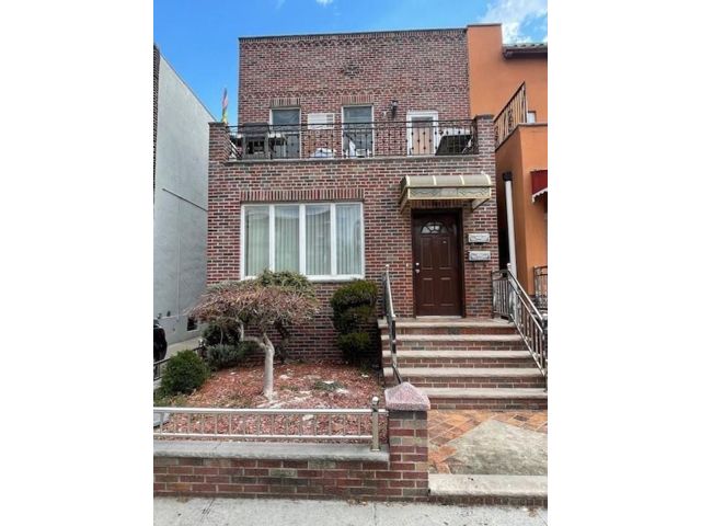 Studio,  2.00 BTH &nbsp;Multi-family style home in Bensonhurst