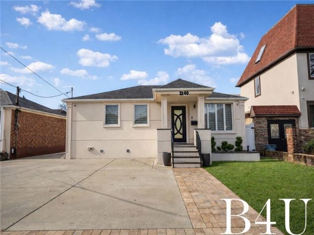  2 BR,  4.50 BTH &nbsp;Single family style home in Mill Basin