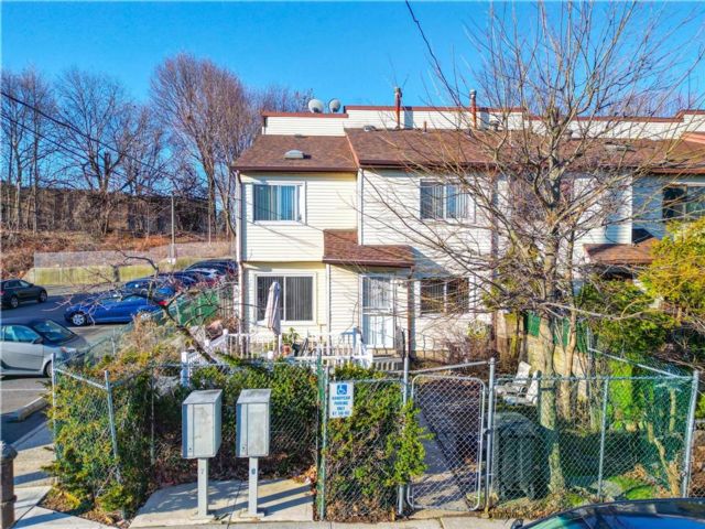  2 BR,  2.00 BTH &nbsp;Single family style home in Park Hill