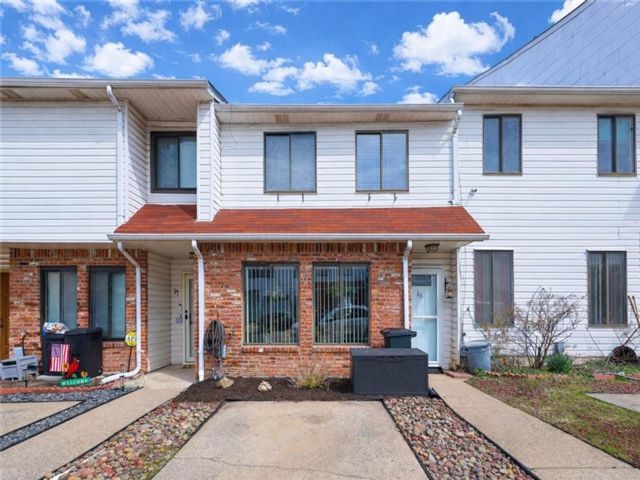  3 BR,  3.00 BTH &nbsp;Condominium style home in New Springville