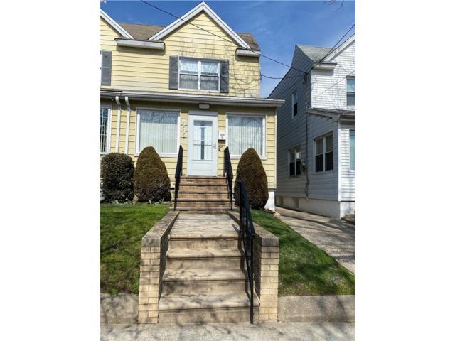 3 BR,  1.00 BTH &nbsp;Single family style home in Bensonhurst
