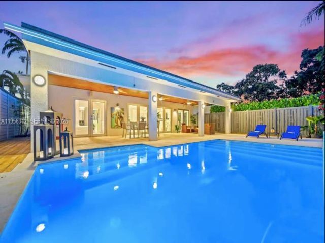  3 BR,  3.00 BTH &nbsp;Contemporary style home in Coconut Grove