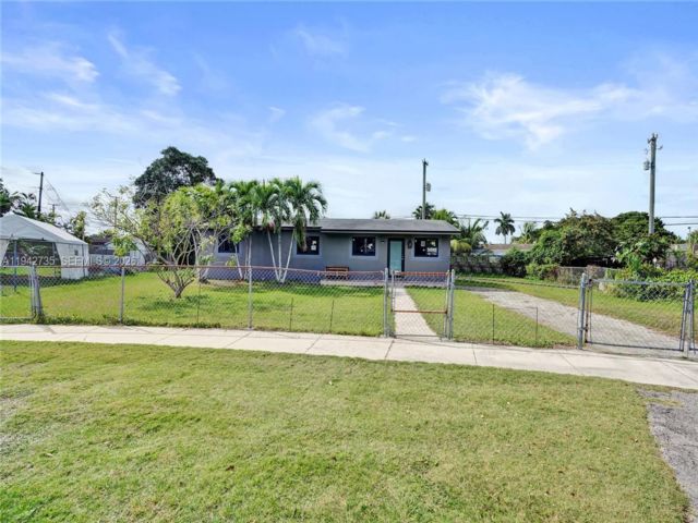  4 BR,  3.00 BTH &nbsp; style home in Homestead