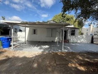  2 BR,  1.00 BTH &nbsp; style home in Miami