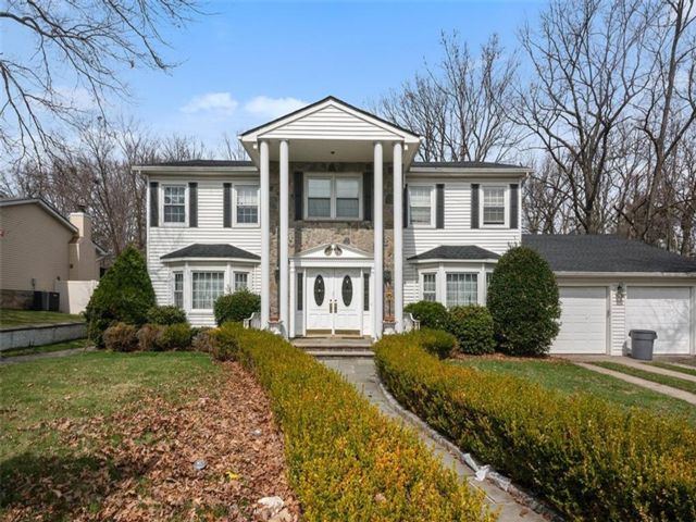  6 BR,  2.00 BTH &nbsp;Multi-family style home in Richmond Valley