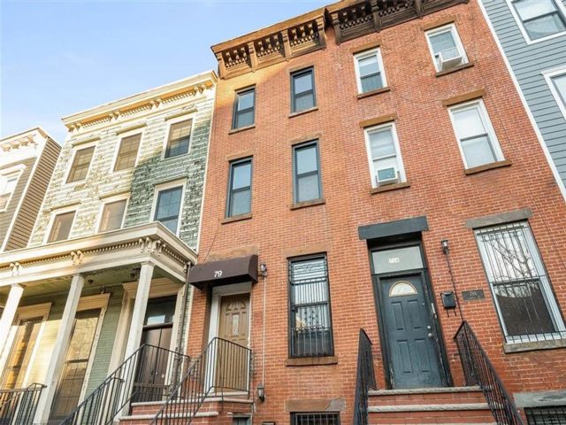  2 BR,  1.00 BTH &nbsp;Multi-family style home in Fort Greene