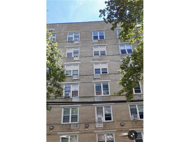  1 BR,  1.00 BTH &nbsp;Condominium style home in Flushing