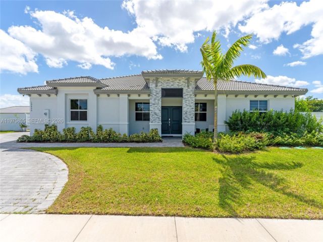  4 BR,  3.50 BTH &nbsp;European style home in Homestead