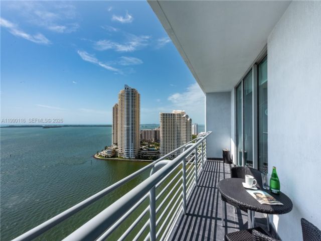  3 BR,  2.00 BTH &nbsp;Condo style home in Miami