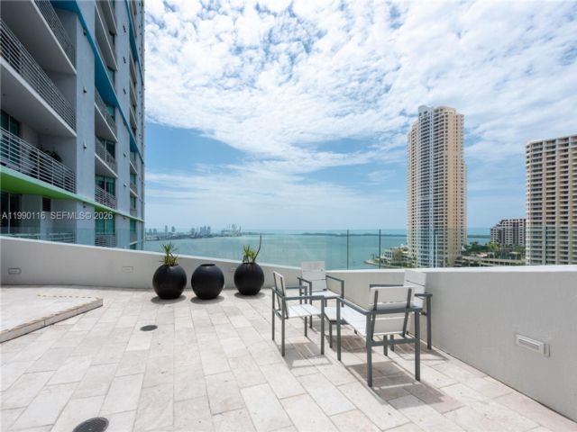 [PHOTO]