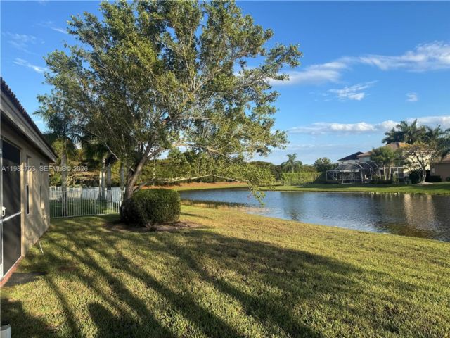  3 BR,  2.00 BTH &nbsp; style home in Weston