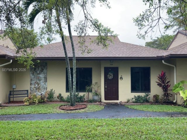  2 BR,  2.00 BTH &nbsp; style home in Davie