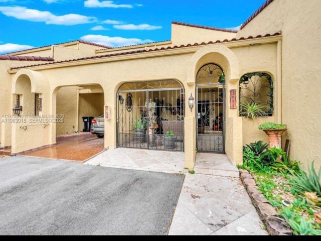  2 BR,  2.50 BTH &nbsp; style home in Medley