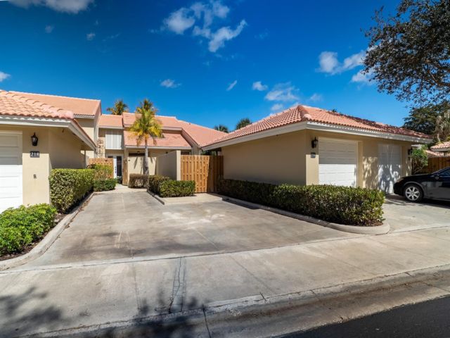  2 BR,  2.00 BTH &nbsp; style home in Palm Beach Gardens