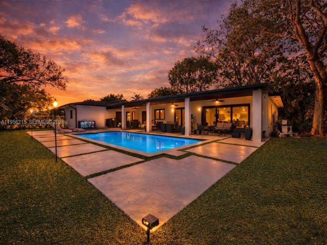  4 BR,  3.00 BTH &nbsp; style home in Palmetto Bay