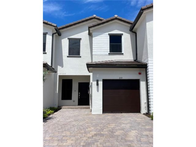  3 BR,  2.50 BTH &nbsp;Townhouse style home in Pembroke Pines