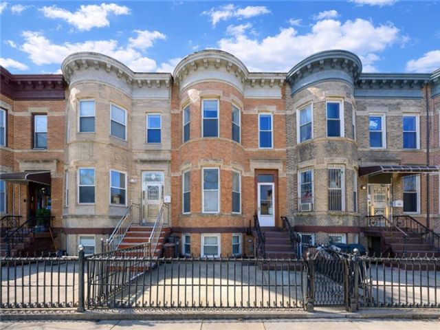  5 BR,  0.00 BTH &nbsp;Multi-family style home in Bay Ridge