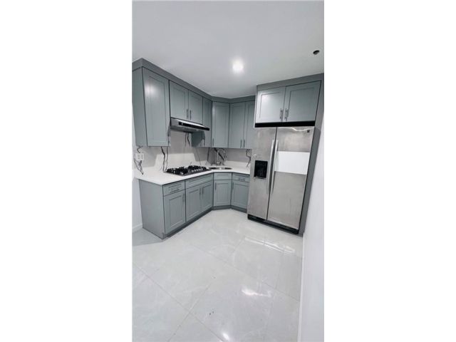  2 BR,  1.00 BTH &nbsp;Multi-family style home in College Point