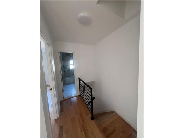  3 BR,  0.00 BTH &nbsp;Multi-family style home in Midwood