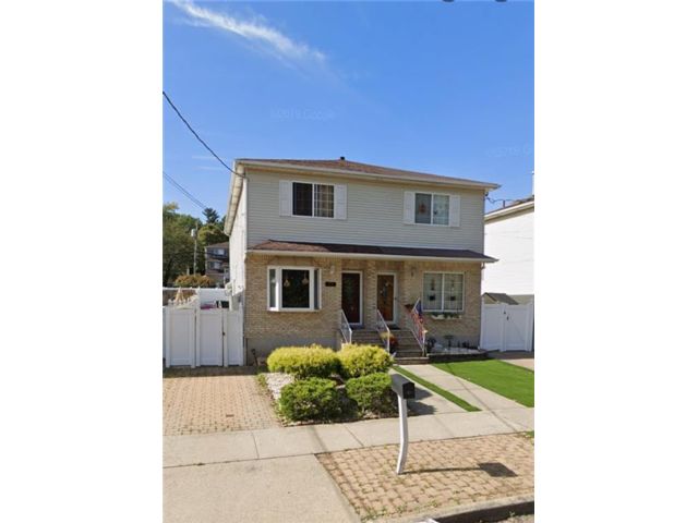  3 BR,  3.00 BTH &nbsp;Single family style home in Travis