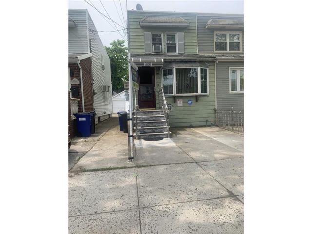  3 BR,  1.00 BTH &nbsp;Single family style home in Old Mill Basin