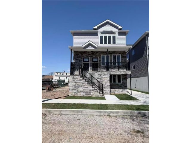  6 BR,  4.00 BTH &nbsp;Multi-family style home in South Beach