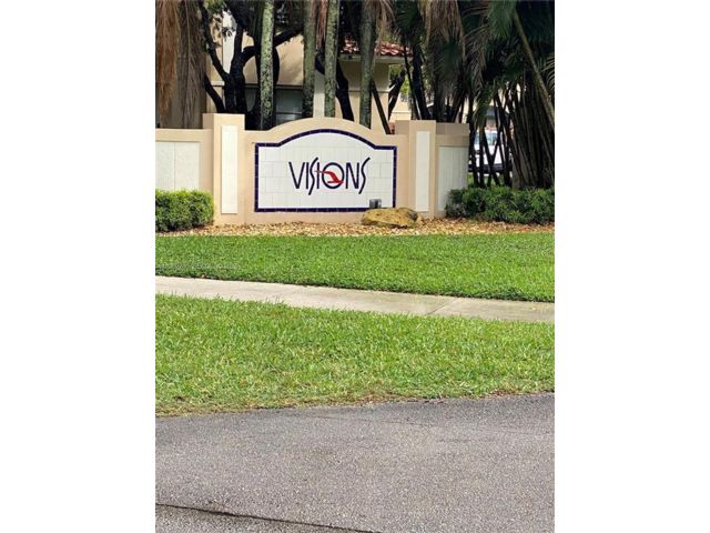  3 BR,  2.50 BTH &nbsp;Townhouse style home in Weston