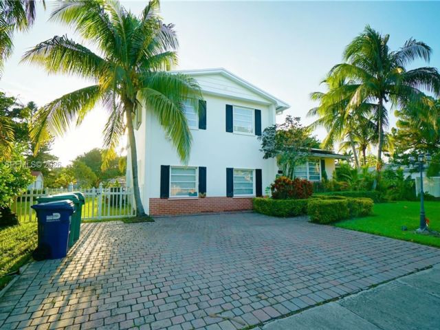  4 BR,  4.00 BTH &nbsp; style home in Kendall