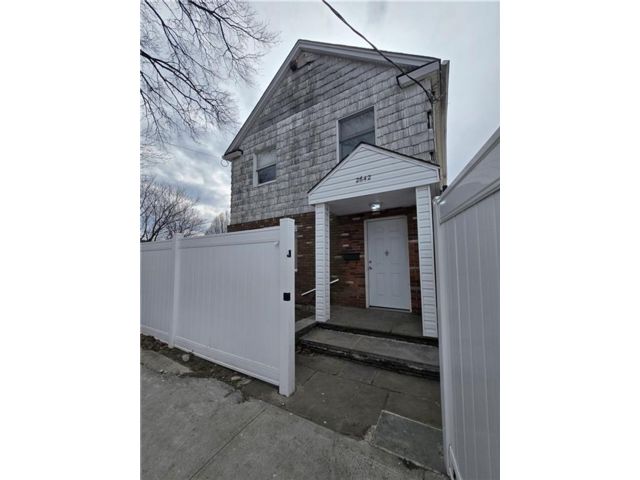 2 BR,  2.00 BTH &nbsp;Single family style home in Sheepshead Bay