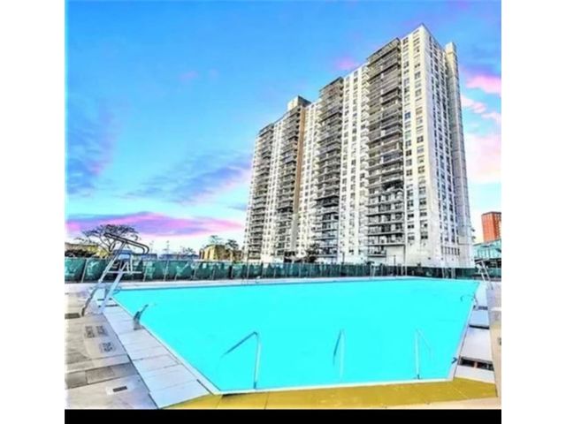  2 BR,  1.00 BTH &nbsp;Condominium style home in Brighton Beach