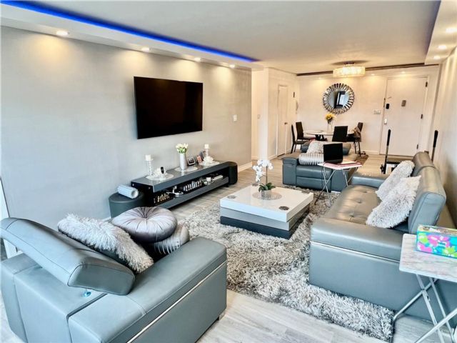  2 BR,  1.00 BTH &nbsp;Co-op style home in Midwood