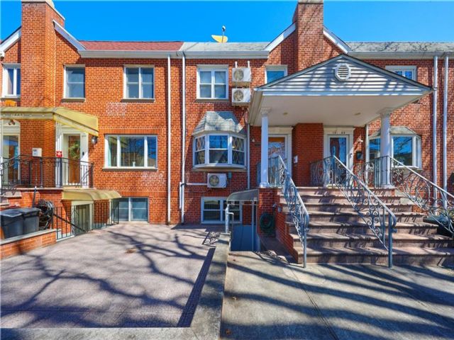  5 BR,  3.00 BTH &nbsp;Multi-family style home in Dyker Heights
